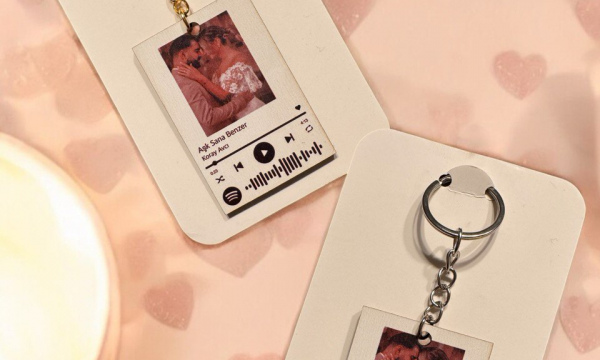 Holz-Schlüsselanhänger mit deinem Spotify-Song 